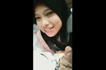 Bokep Jilbab Hitam Ngemut Kontol Gede di Mobil Panas