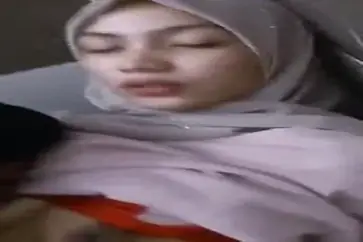 Ukhti Hijab Pink Sange Colmek Di Kamar Mandi